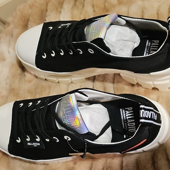 Palladium Revolt LO TX Sneakers in Black and Marshmallow - Picture 6 of 12